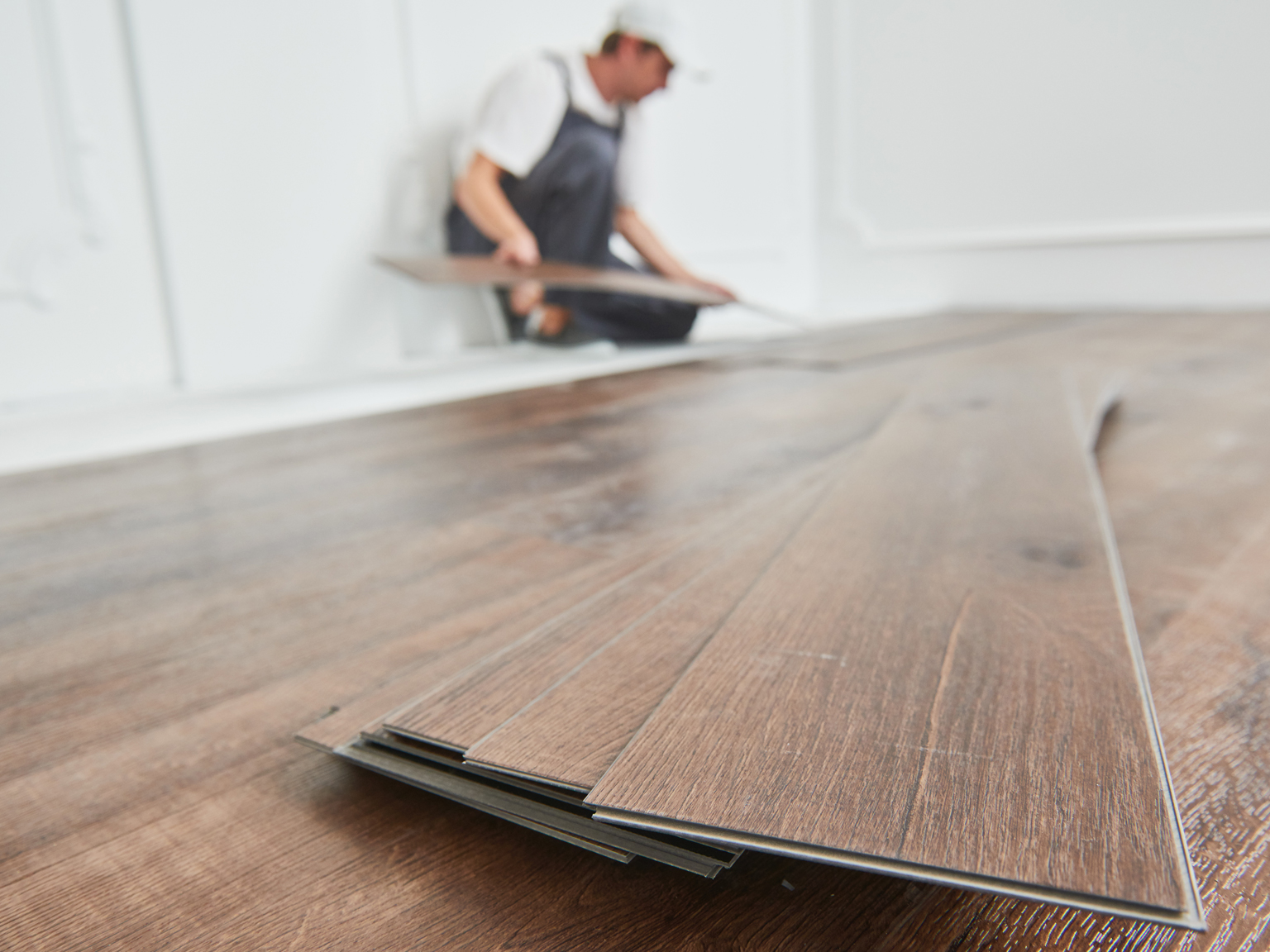 Choosing the Right Flooring for Your Home: Hardwood, Laminate, or Vinyl?